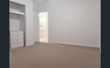 Modern 2 Bedroom Apartment $570 - Photo 3