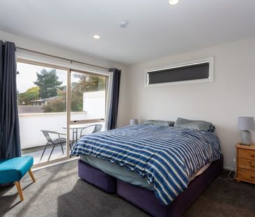 Spacious Home on the Hill - Photo 5