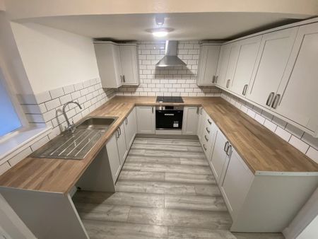 3 bedroom terraced house to rent - Photo 3