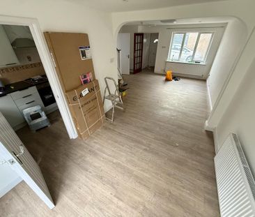 5 bedroom end of terrace house to rent - Photo 2