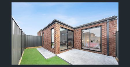 Stylish 4-Bedroom Home - Photo 2