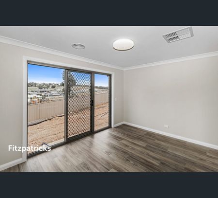 11 Stretton Way, Lloyd, NSW 2650 - Photo 3