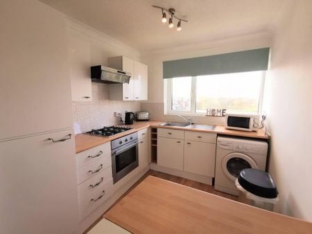 2 bedroom flat to rent - Photo 4