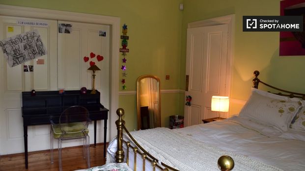 Decorated room in 5-bedroom apartment in Churchtown, Dublin - Photo 1