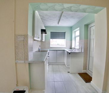 2 bedroom semi-detached house to rent - Photo 4