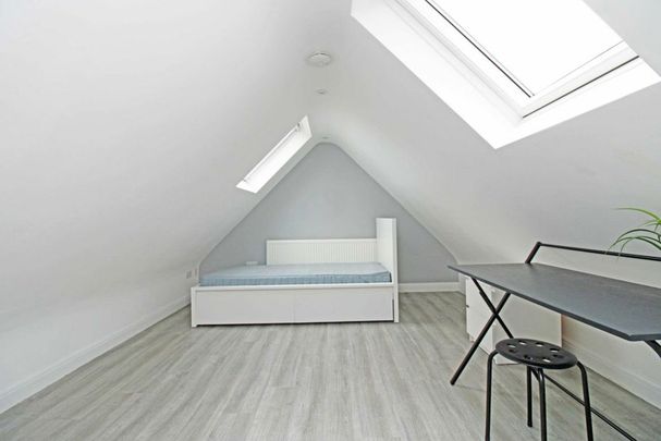 Saxon Drive, W3, London - Photo 1