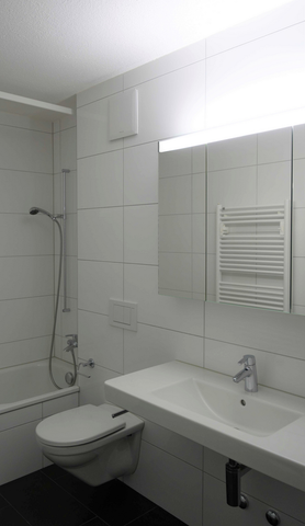 Ihr neues Zuhause in ruhiger Lage nahe Stadt und See - Photo 2