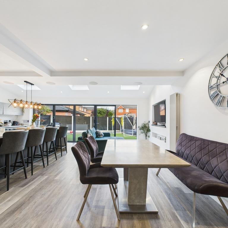 4 bedroom detached house to rent - Photo 1