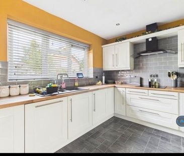 3 bedroom semi-detached house to rent - Photo 6