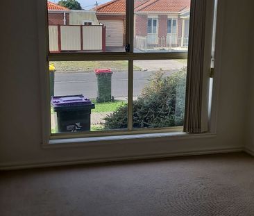 Altona Meadows - Photo 2