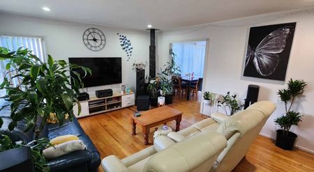 Beautiful 4 Bedroom Family Home - Photo 5