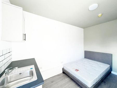 1 bedroom in a house share to rent - Photo 3