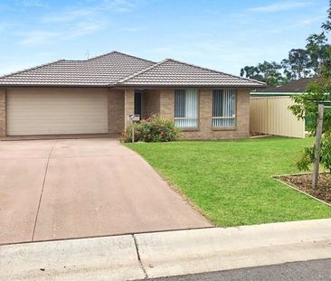 Beautiful family home with generous proportions - Photo 1