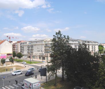 A 100 m² de L'ECOLE DE COMMERCE et CENTRE VILLE - Photo 4
