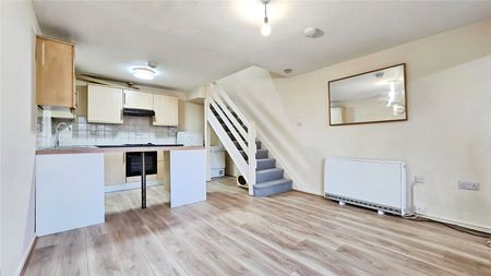 Meadowbrook Close, Colnbrook, Slough, SL3 0PA - Photo 4