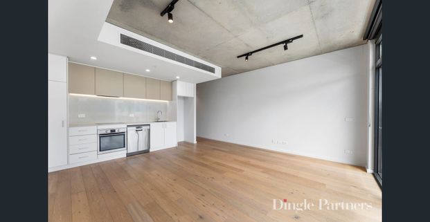 UNFURNISHED Modern Luxury One Bedroom Apartment! - Photo 1