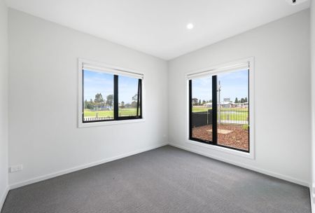 Luxury, Low-Maintenance Living in a Stylish New Townhouse - Photo 4