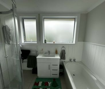 Peace and quiet with a fabulous backyard - Dog Friendly - Photo 4