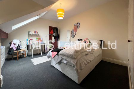 5 Bedroom Mid Terraced House for rent in Regent Park Terrace - Photo 3