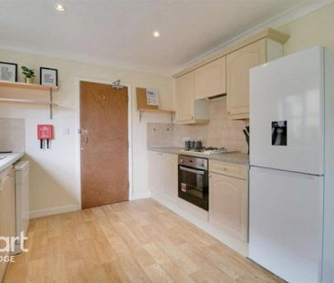 1 bedroom in a house share to rent - Photo 4