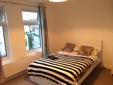 Burnt Oak Terrace - Photo 4