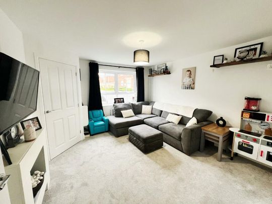3 bedroom semi-detached house to rent - Photo 1
