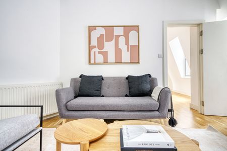 Tottenham Court Rd - Photo 2