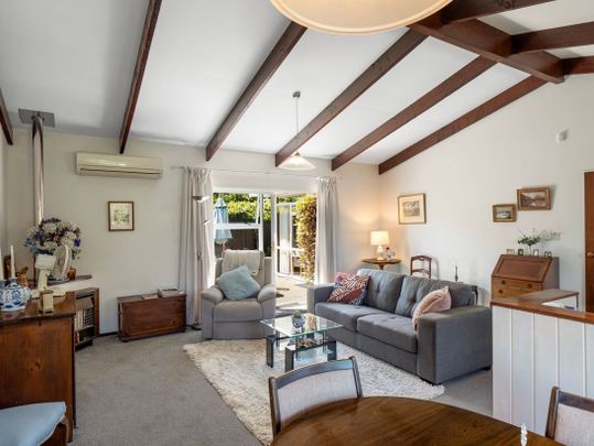 Springvale - 3 Bedrooms - Photo 1