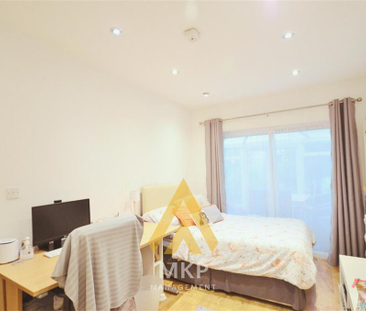 4 bedroom semi-detached house to rent - Photo 3