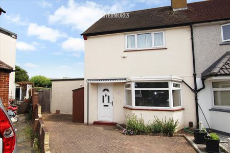 3 bedroom Semi-Detached House to let - Photo 4