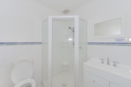 4 Bedrooms and 2 Bathroom house is available now in Kingston - Photo 3