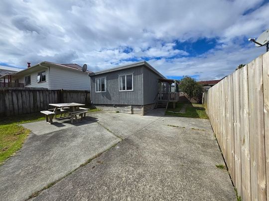3 Bedroom small unit for rent in clover park. - Photo 1