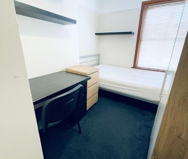 6 bedroom house to rent - Photo 4