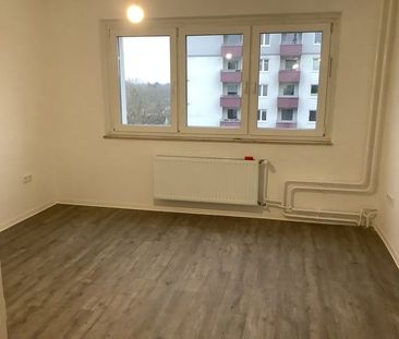 Sanierte 2-Zi.-Wohnung mit Balkon! - Photo 1