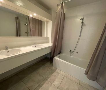 ruim instapklaar twee slaapkamer appartement met groot zongericht t... - Photo 2