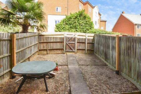 4 bedroom townhouse to rent - Photo 5