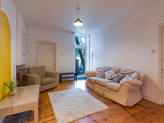 3 bedroom ground floor flat to rent - Photo 1
