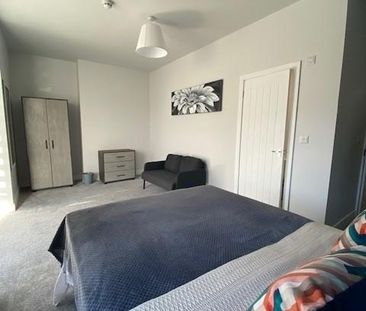1 bedroom in a house share to rent - Photo 2