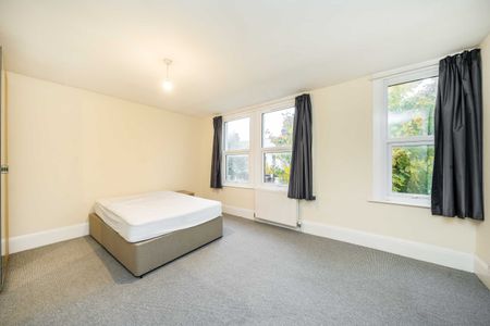 Pitcairn Road, CR4, London - Photo 3