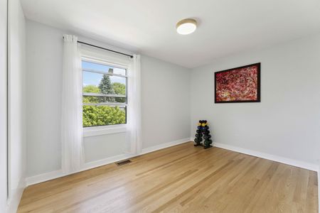 22 Welkin Crescent. Charming 4-Bedroom Home for Rent - Photo 4