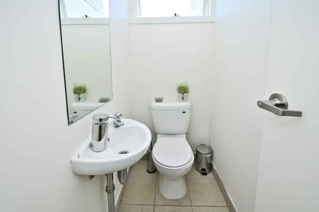 Room 12 (Ensuite) - Photo 4