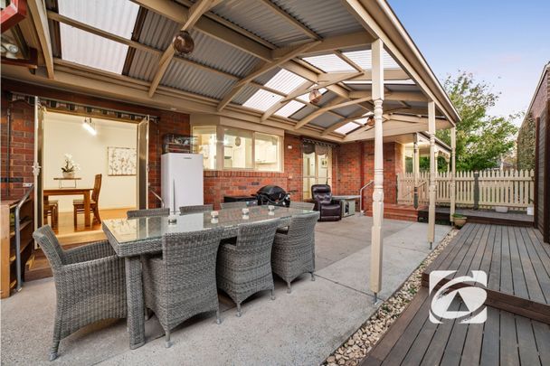 TIMELESS CHARM - Photo 1