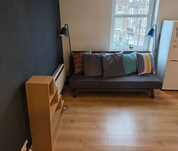 1 Bed Flat, Clapham Road, SW9 - Photo 1