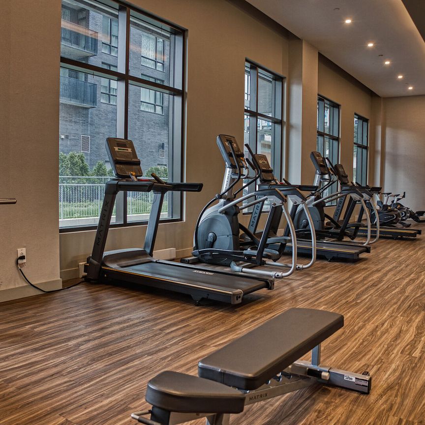 815 Avenue Plymouth, Montréal, QC - Photo 1