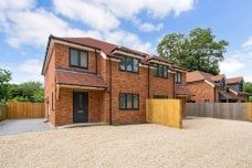 3 bedroom semi-detached house to rent - Photo 2