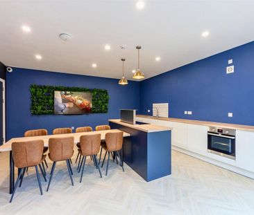 1 bedroom in a flat share to rent - Photo 2