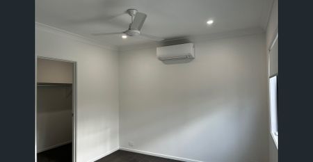 Family Home with Sparkling Pool - Photo 3