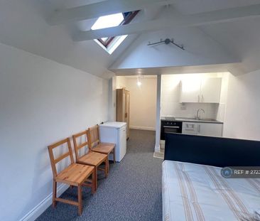 Studio to rent - Photo 1