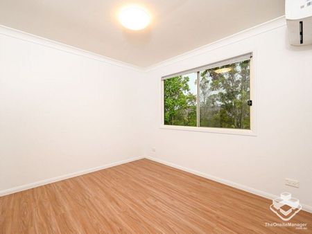 A Peaceful, Comfortable & Fully Renovated Townhouse in Ashmore - Photo 3