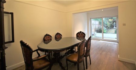 5 bed house to rent in Garratt Road, Edgware, HA8 - Photo 3